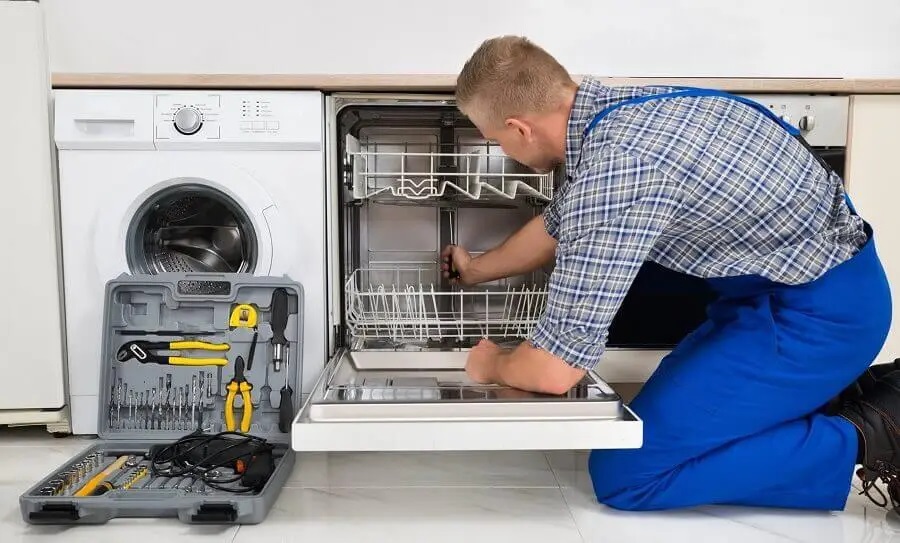 Kartepe Warmhaus servisi teknisyen ekibi beyaz eşya tamiri yaparken